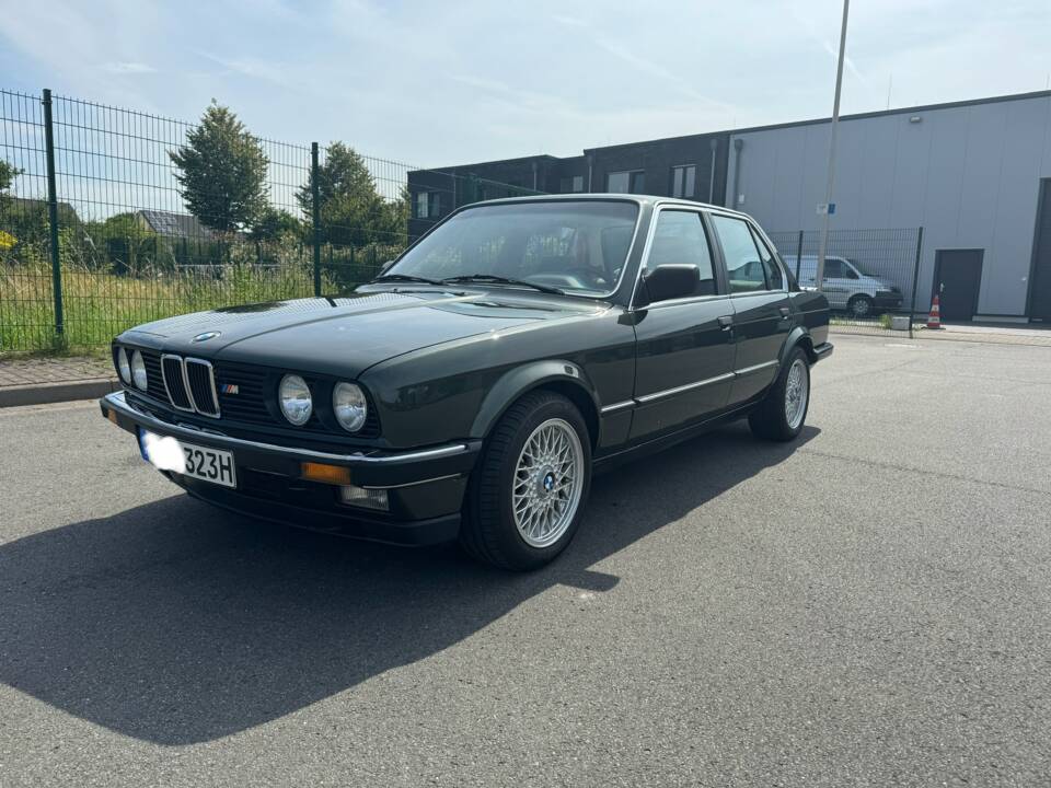 Image 8/55 of BMW 323i (1984)