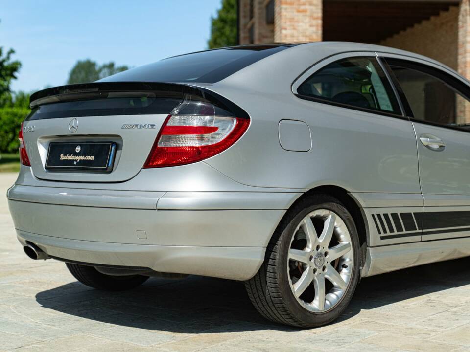 Image 10/50 of Mercedes-Benz C 320 Sportcoupé (2003)