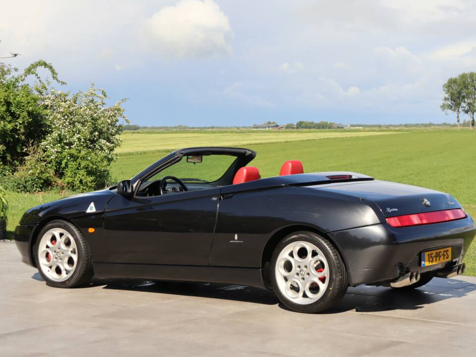 Image 22/50 of Alfa Romeo Spider 3.0 V6 24V (2001)