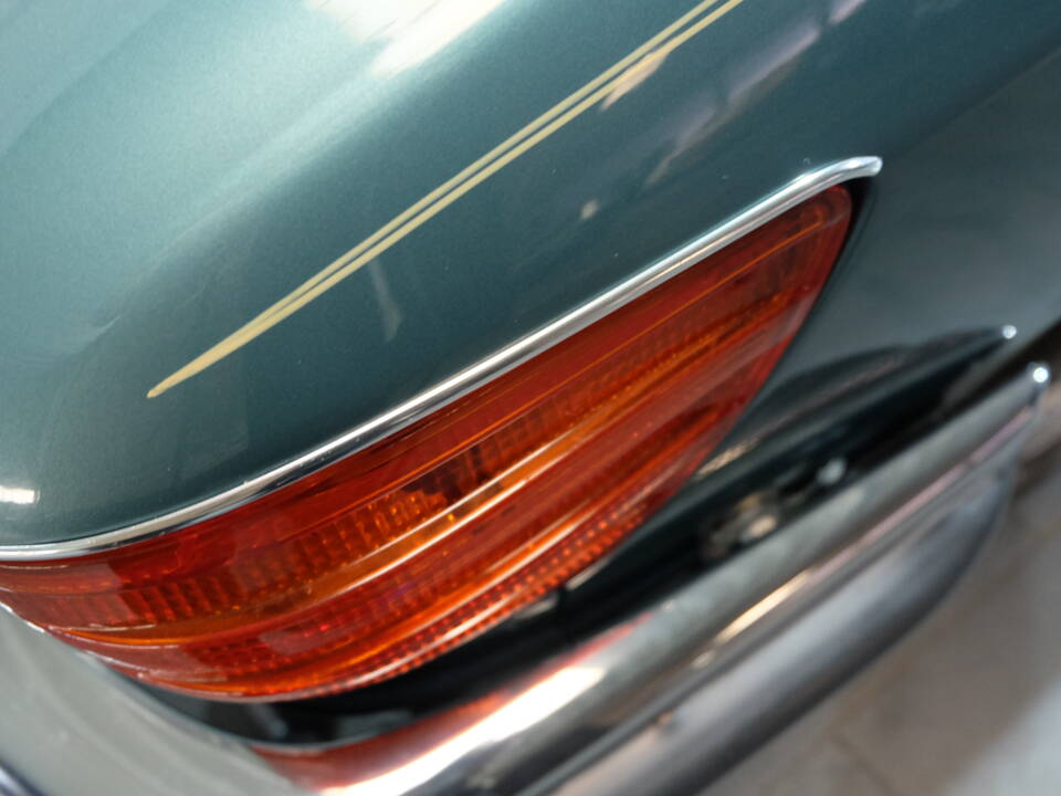 Bild 8/42 von Mercedes-Benz 560 SL (1989)