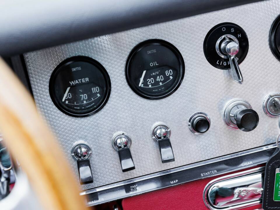 Afbeelding 34/50 van Jaguar E-Type 3.8 (1961)