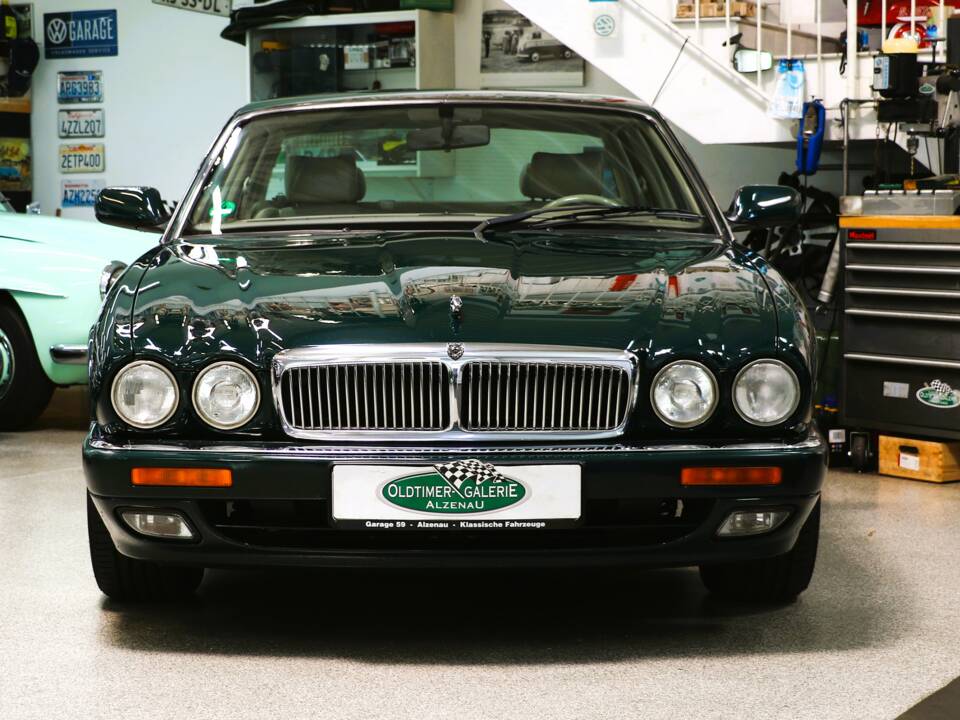 Bild 1/29 von Jaguar XJ6 3.2 Executive (1997)