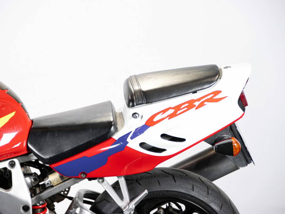 Immagine 23/50 di Honda CBR 900RR Fireblade (1996)