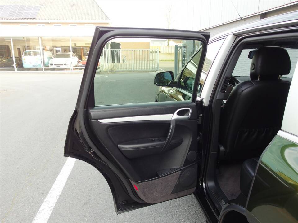 Image 66/99 of Porsche Cayenne Turbo (2007)