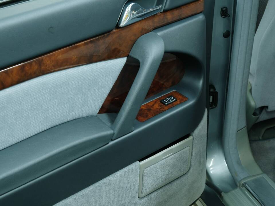 Bild 37/50 von Mercedes-Benz 300 SE (1992)