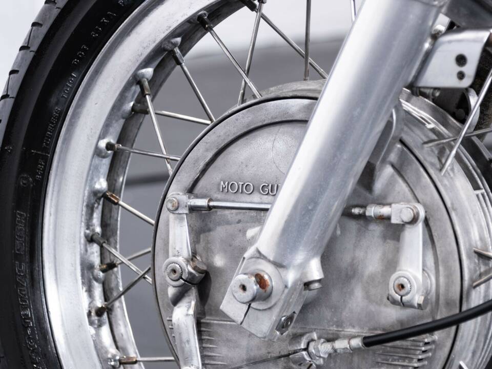 Image 29/40 of Moto Guzzi DUMMY (1973)