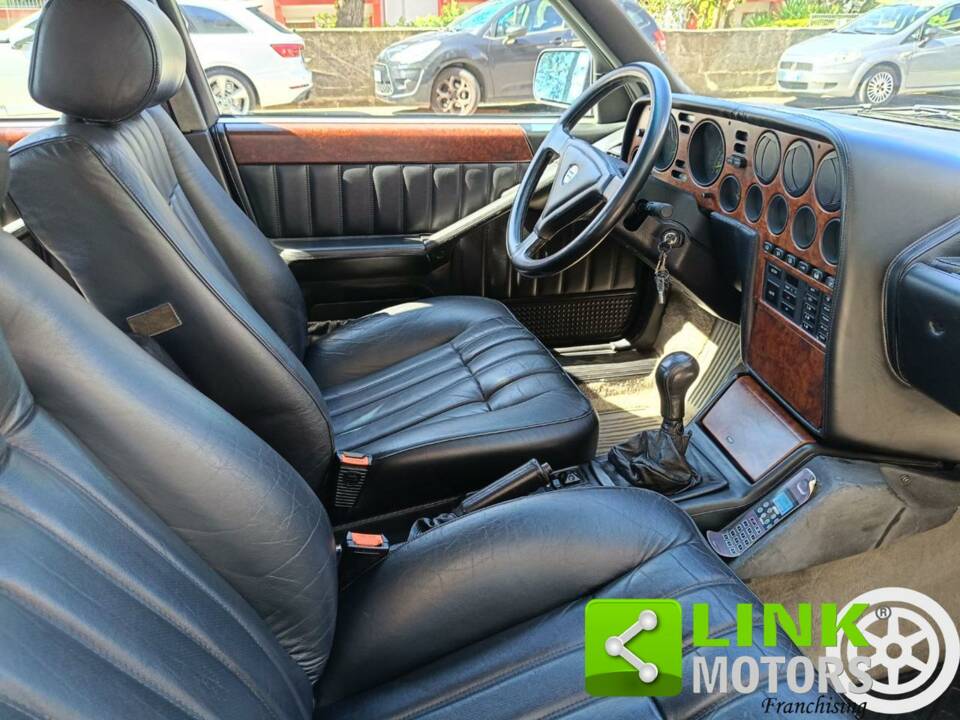 Image 7/10 of Lancia Thema 8.32 (1988)