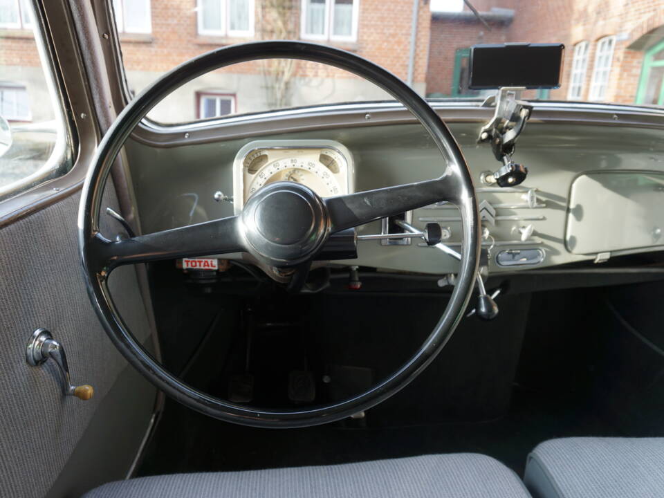 Image 12/17 of Citroën Traction Avant 11 B (1955)