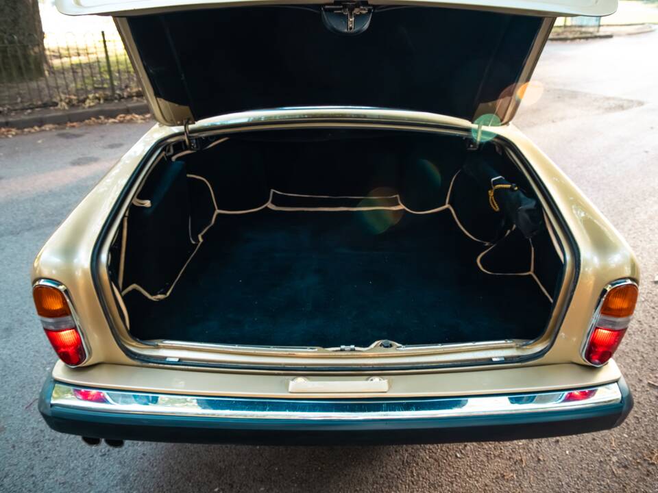 Image 35/36 de Rolls-Royce Silver Shadow II (1980)