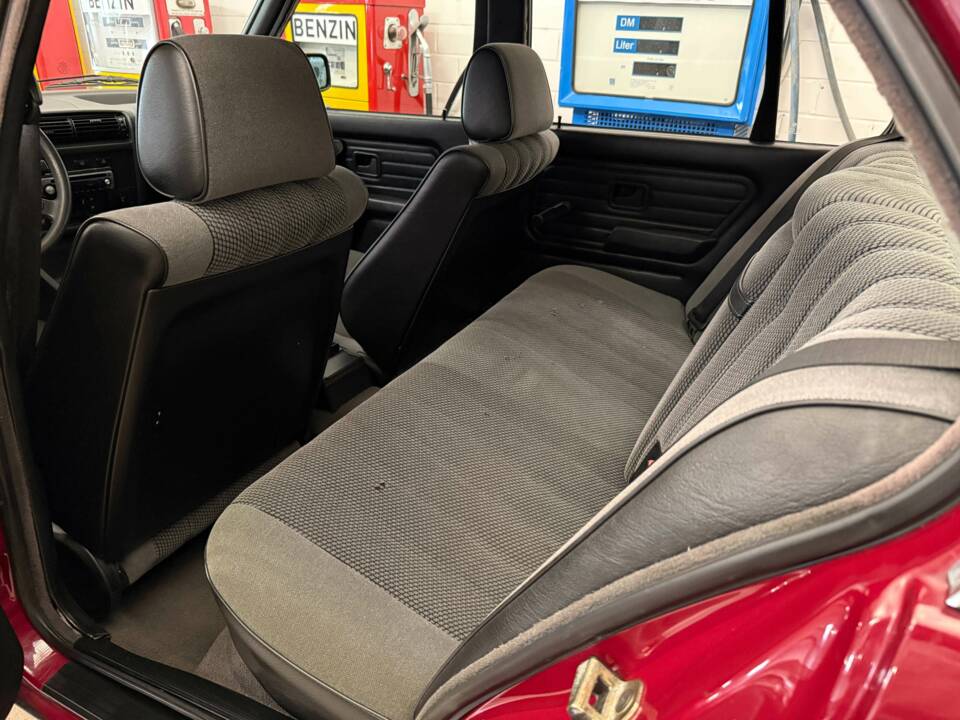Afbeelding 17/20 van BMW 316i (1990)