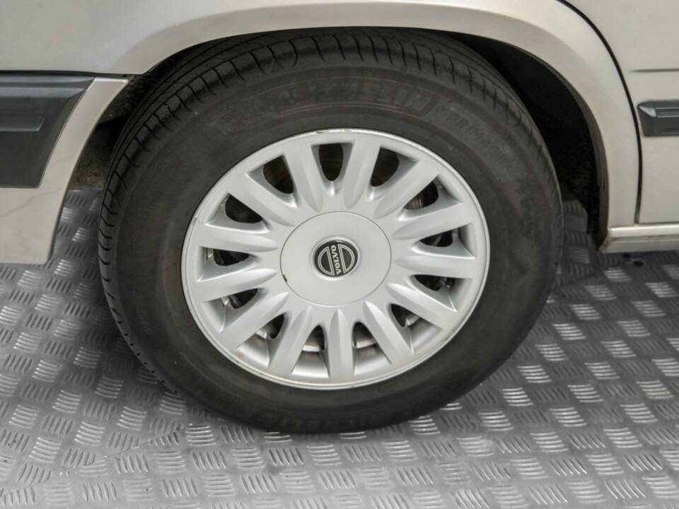 Bild 27/50 von Volvo 940 2.3i (1996)