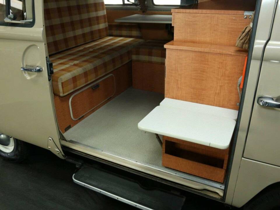 Immagine 25/50 di Volkswagen T2a Westfalia (1969)
