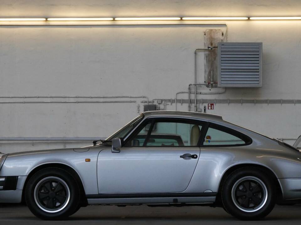 Image 13/27 of Porsche 911 Carrera 3.2 (1990)