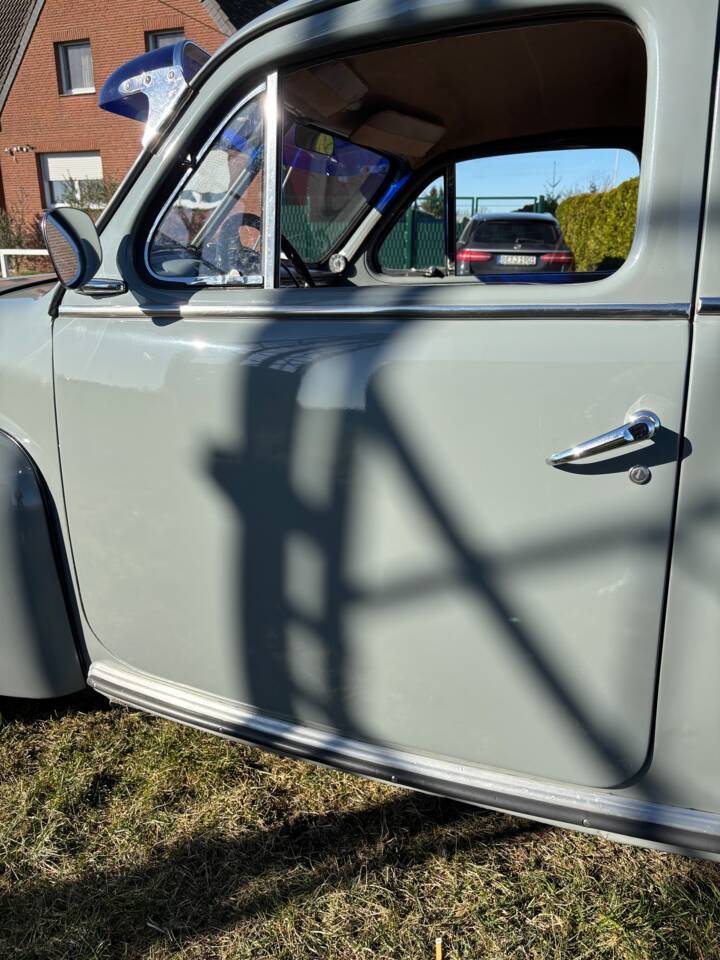 Image 22/133 of Volvo PV 444 (1954)
