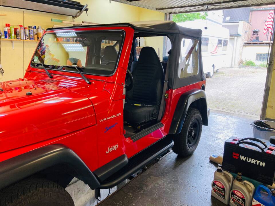Image 14/28 of Jeep Wrangler Sport Hardtop 2.5 (1998)