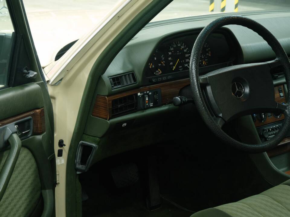 Bild 42/50 von Mercedes-Benz 280 SE (1984)