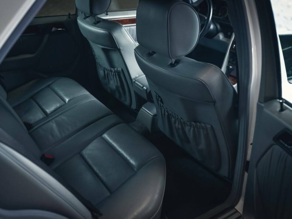 Image 14/15 of Mercedes-Benz E 420 (1995)