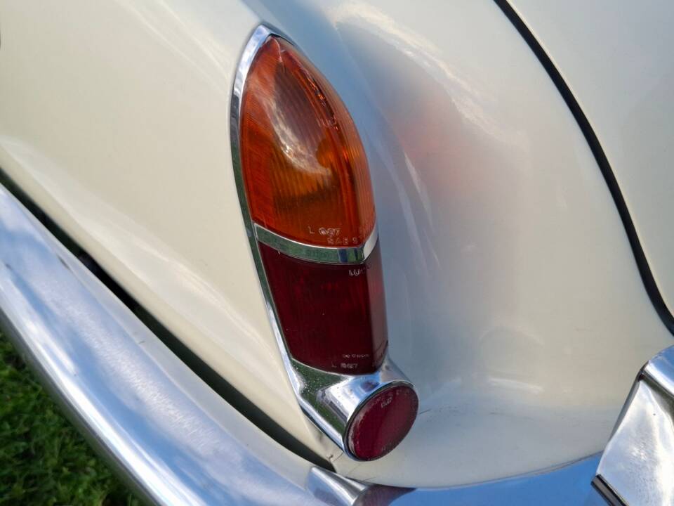 Image 11/68 de Jaguar Type S 3.4 (1964)