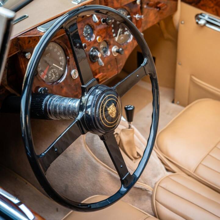 Image 18/41 of Jaguar XK 140 DHC (1955)