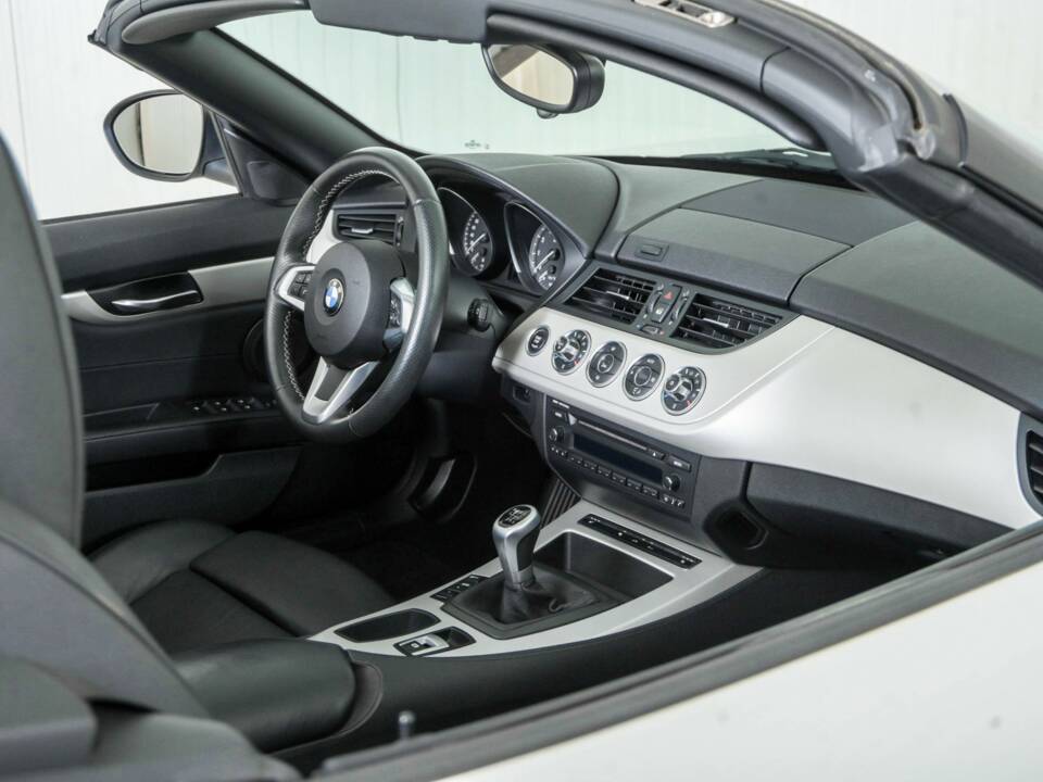 Image 32/50 of BMW Z4 sDrive23i (2010)