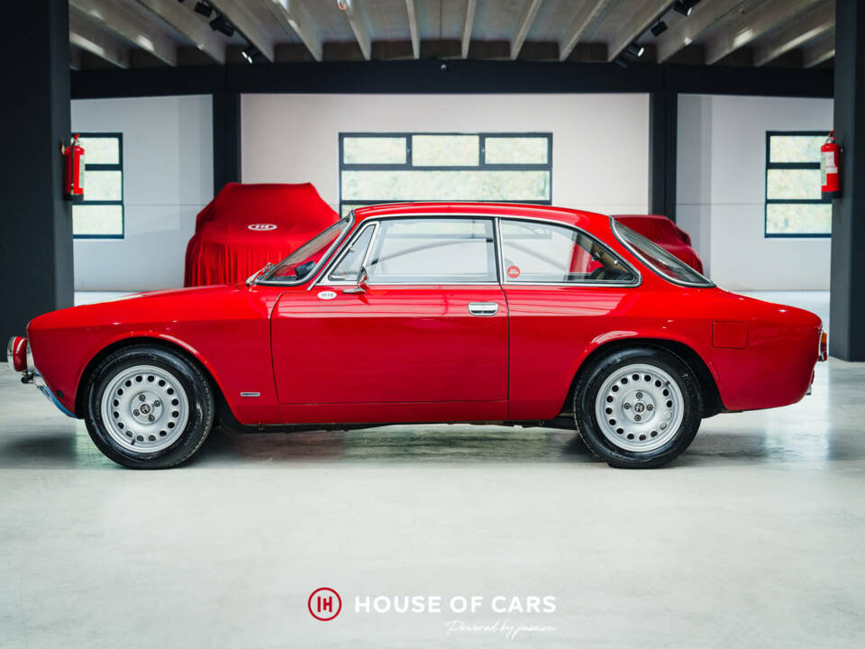 Immagine 10/25 di Alfa Romeo Giulia 1600 GT Junior (1974)