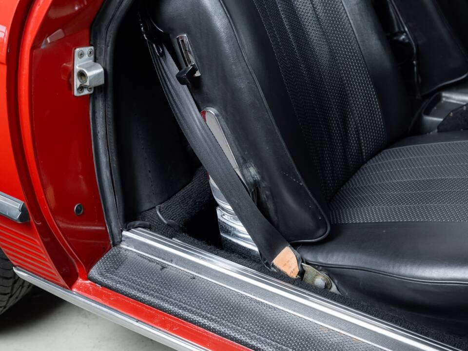 Image 22/38 of Mercedes-Benz 350 SL (1973)