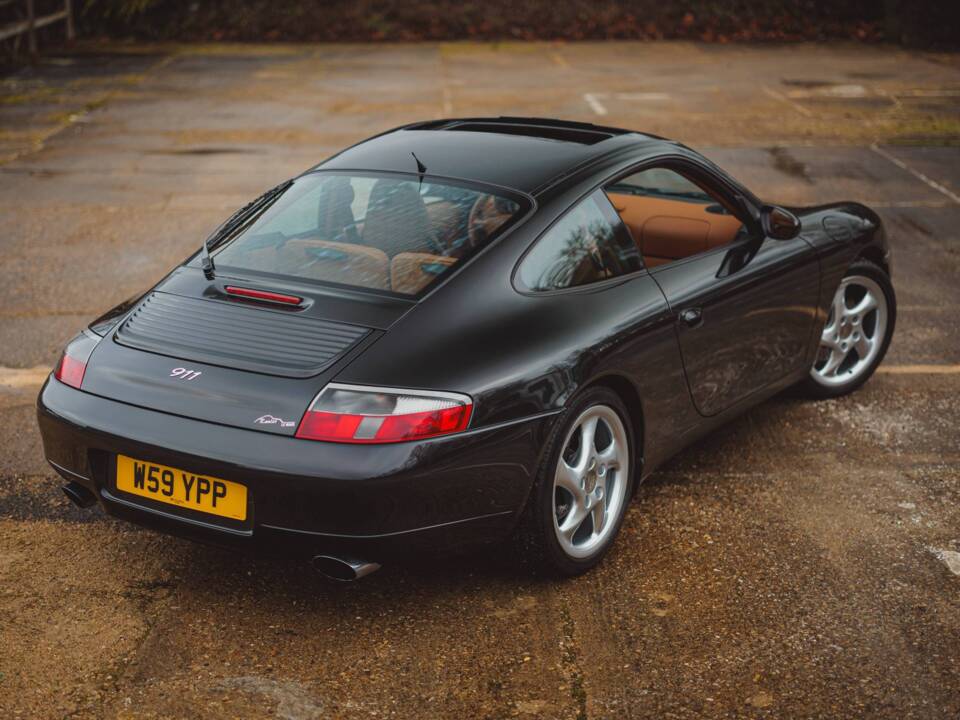 Image 3/8 of Porsche 911 Carrera 4 &quot;Millenium-Edition&quot; (2000)