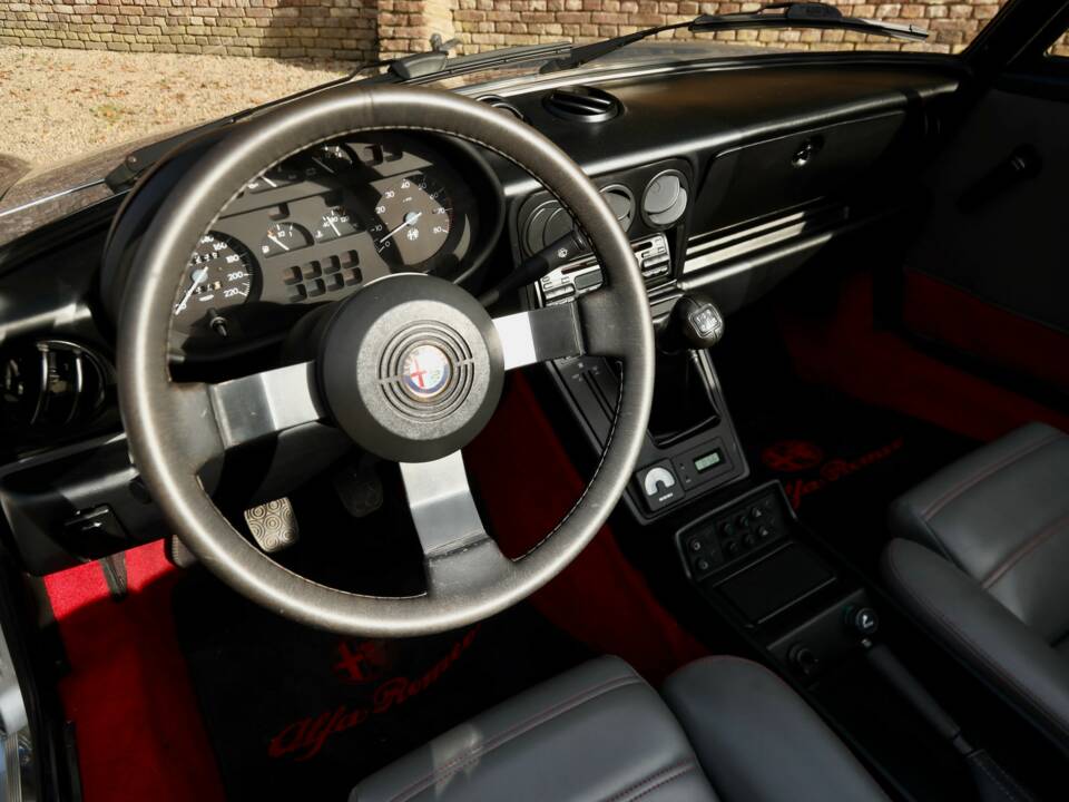 Image 46/50 de Alfa Romeo 2.0 Spider QV (1988)