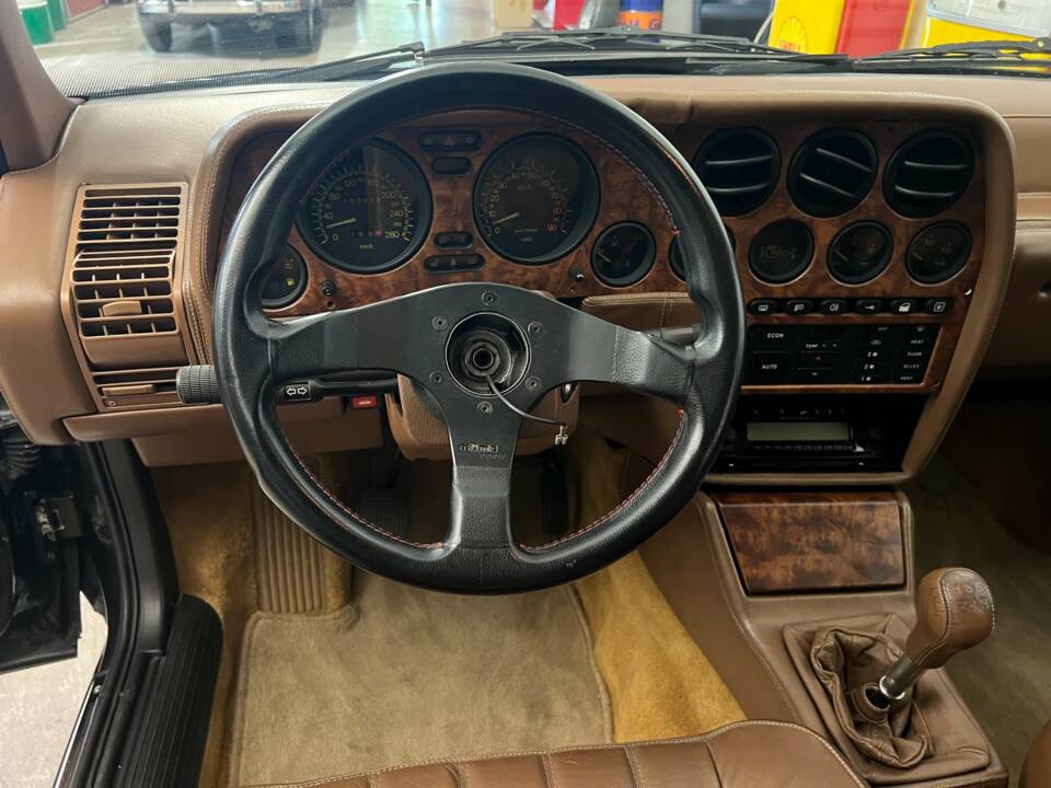 Bild 9/18 von Lancia Thema 8.32 (1988)