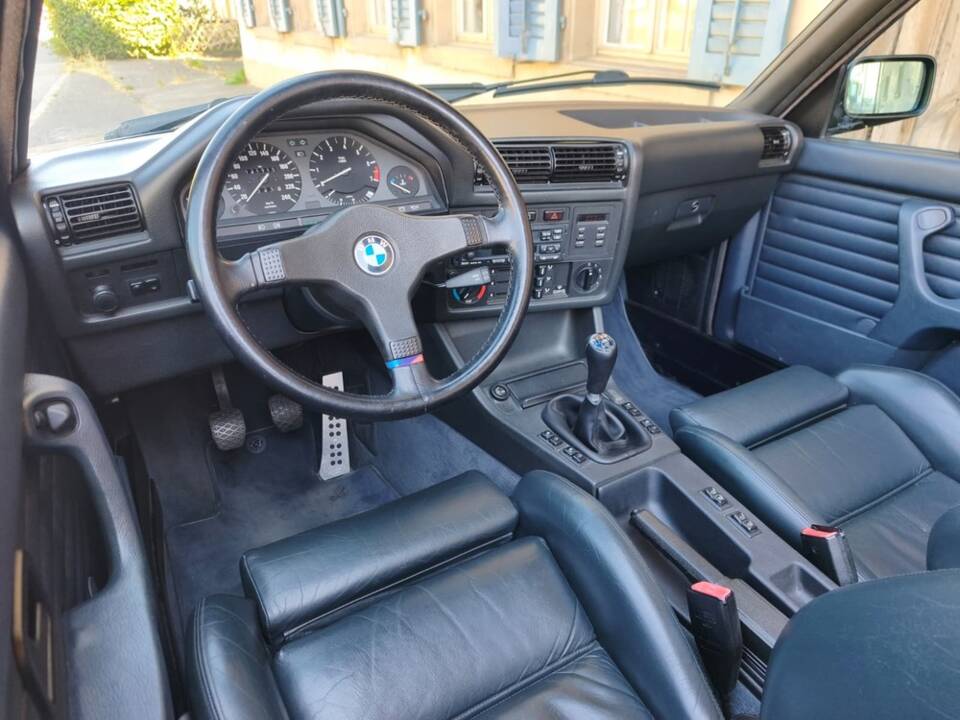 Afbeelding 13/26 van BMW 325i (1989)