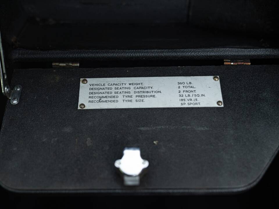 Image 47/50 de Jaguar E-Type (1968)