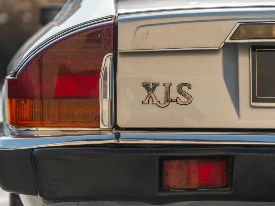 Image 15/41 of Jaguar XJ-S 3.6 (1990)