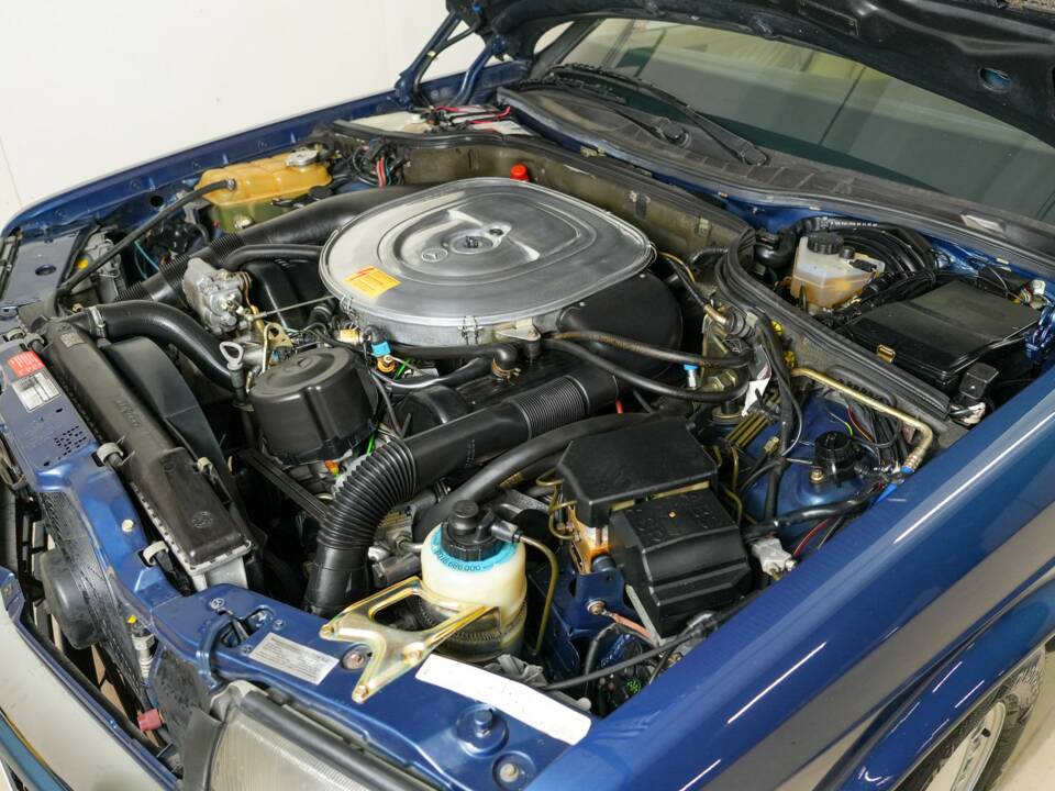 Image 25/41 of Mercedes-Benz 560 SEC (1990)