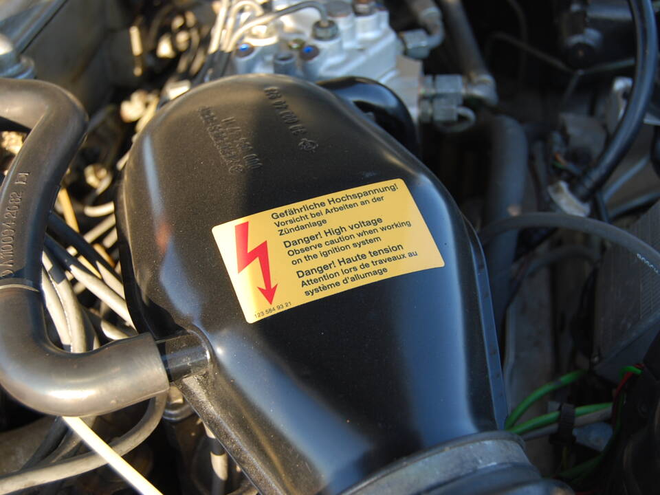 Image 53/87 of Mercedes-Benz 280 SL (1982)