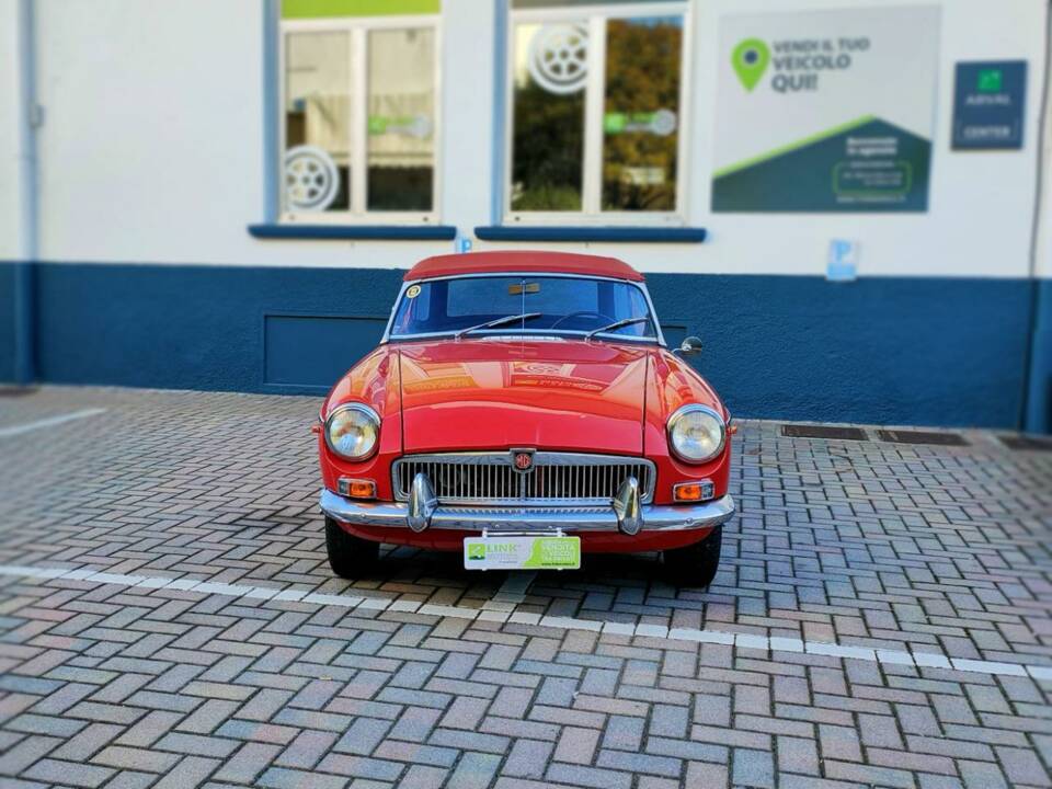 Image 2/10 of MG MGB (1963)