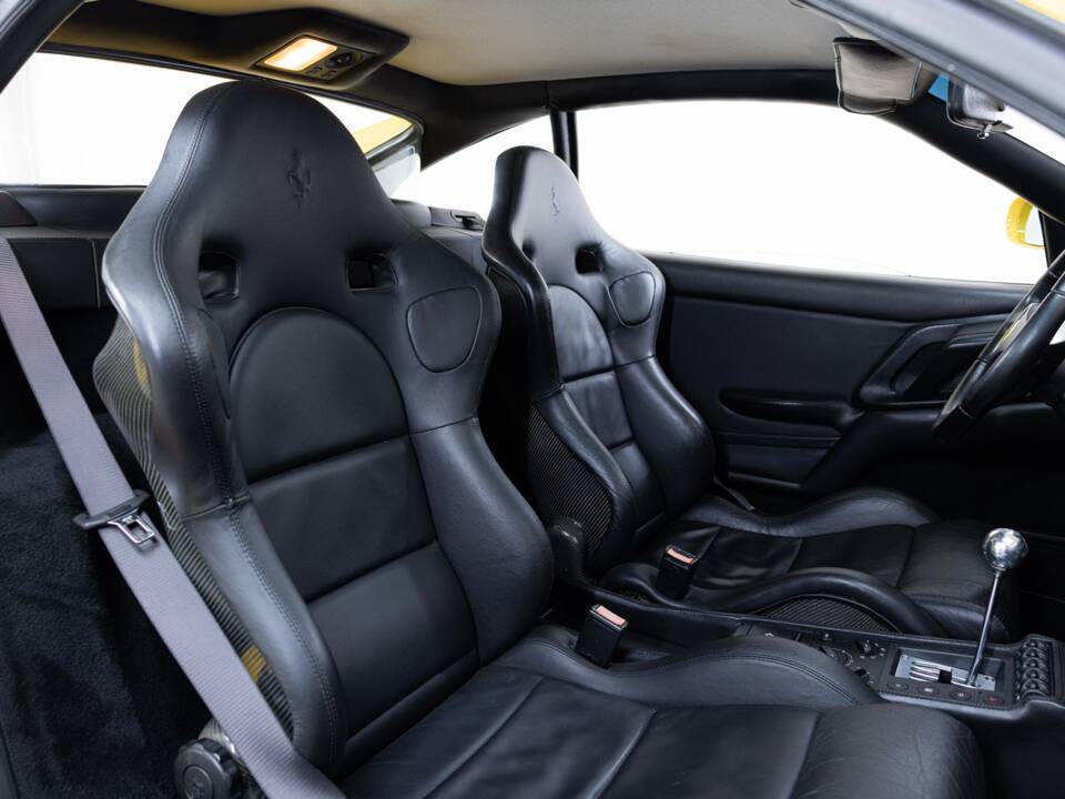 Image 16/36 de Ferrari F 355 Berlinetta (1995)