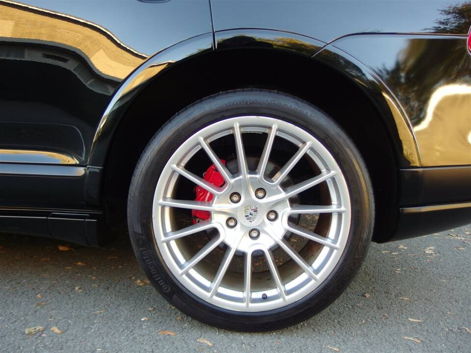 Image 49/100 of Porsche Cayenne GTS (2009)