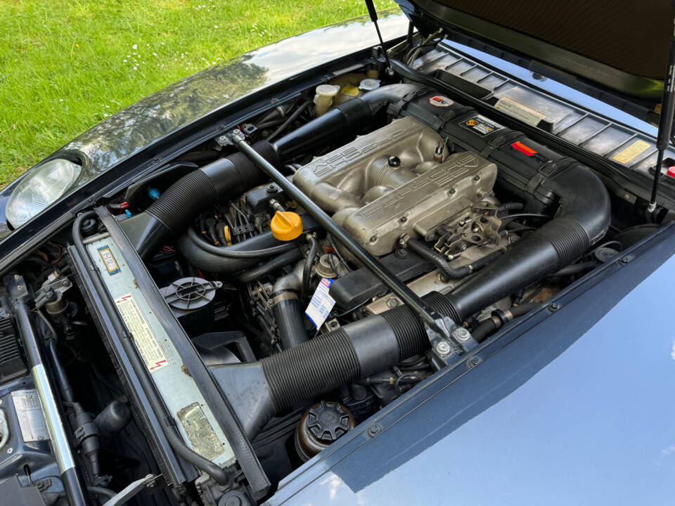 Bild 60/77 von Porsche 928 GT (1990)