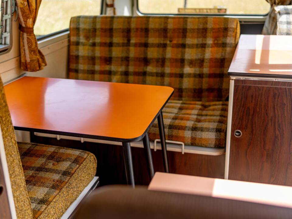 Image 6/47 of Volkswagen T2b Camper (1977)