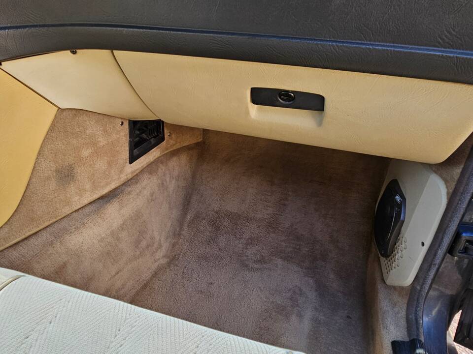 Image 21/100 of BMW 728i (1983)