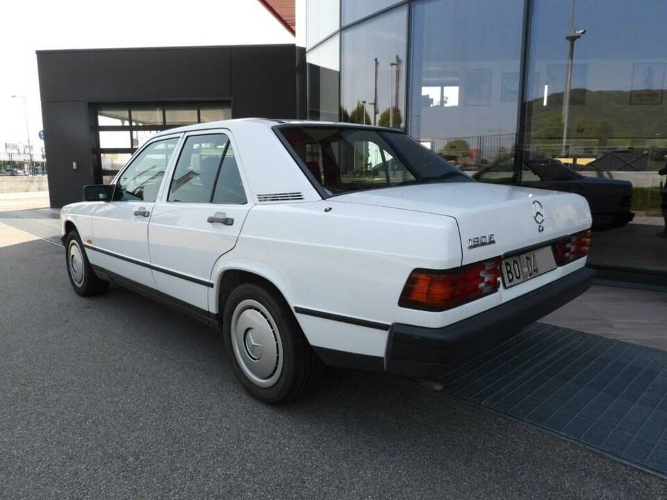 Bild 4/15 von Mercedes-Benz 190 E (1988)