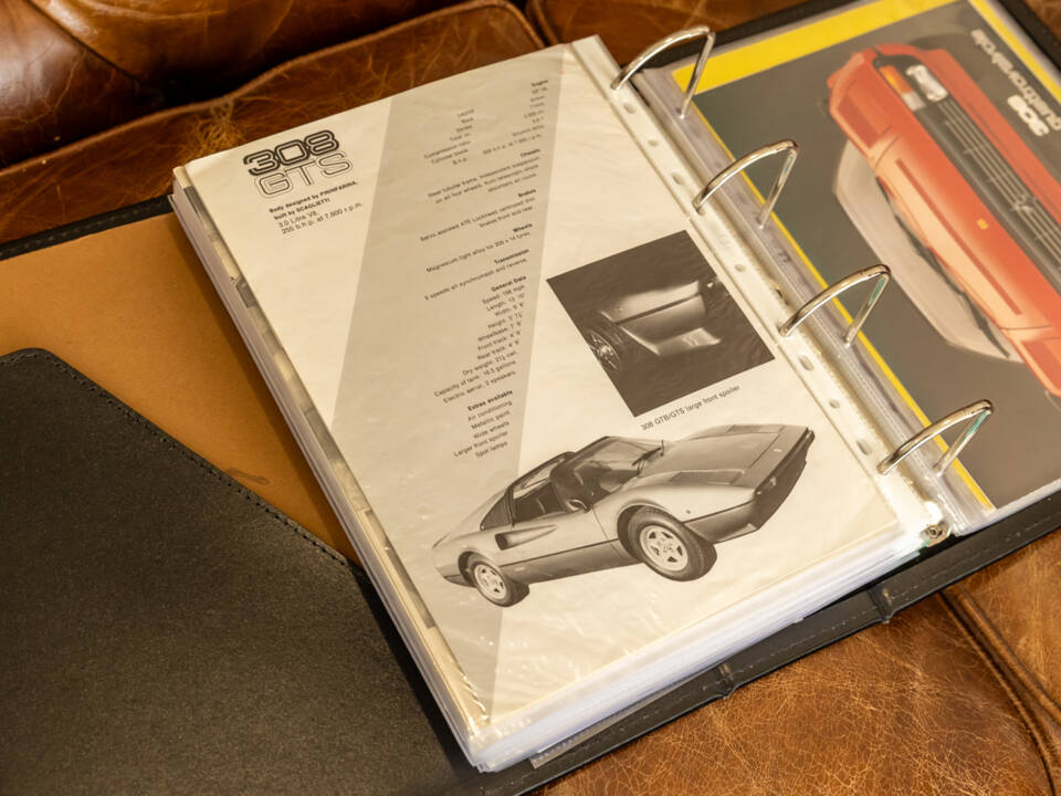 Image 73/80 of Ferrari 308 GTSi Quattrovalvole (1985)