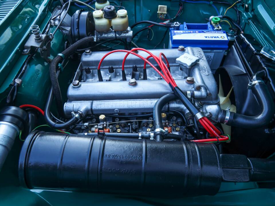 Bild 21/50 von Alfa Romeo Giulia 1300 GT Junior (1972)