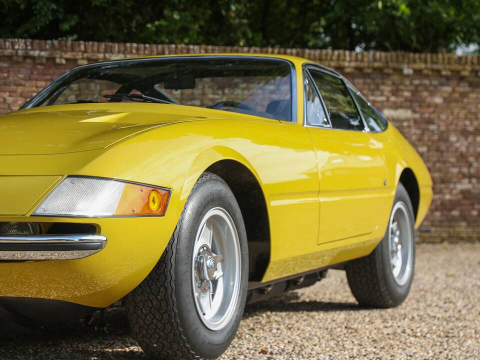 Afbeelding 17/50 van Ferrari 365 GTB/4 Daytona (1971)