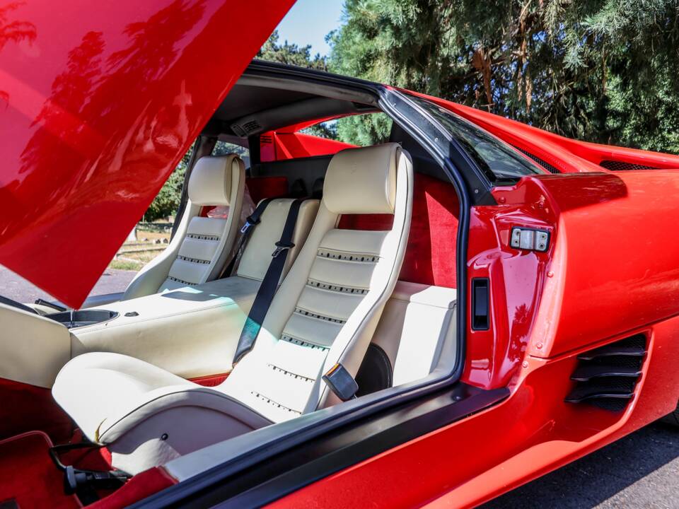 Image 23/26 of Lamborghini Diablo VT (1994)