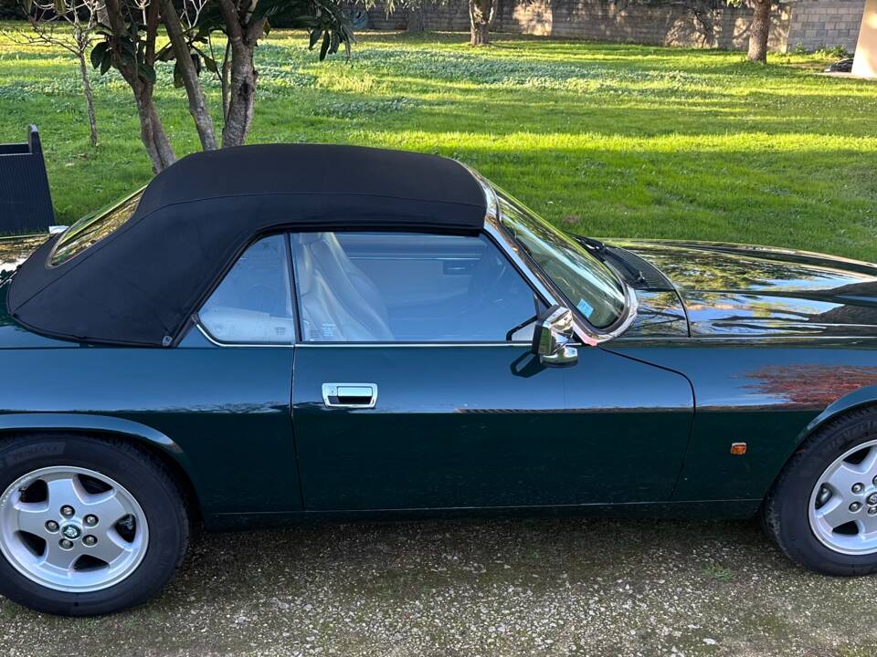 Image 16/18 of Jaguar XJS 6.0 V12 (1993)