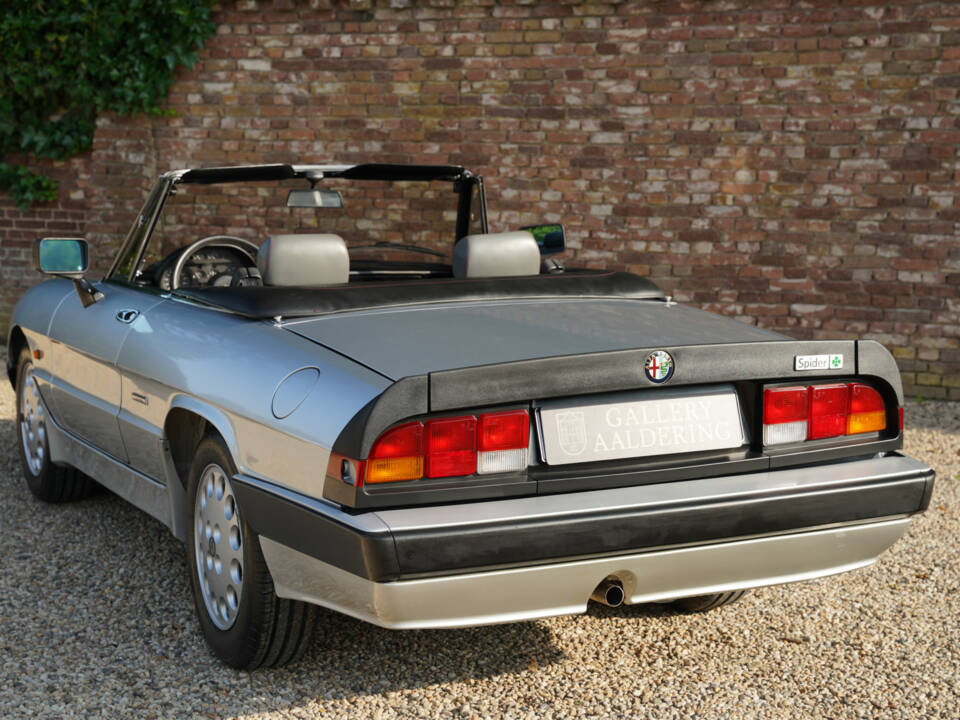 Bild 47/50 von Alfa Romeo 2.0 Spider QV (1987)