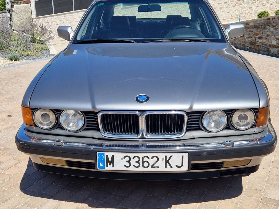 Bild 31/40 von BMW 750iL (1989)