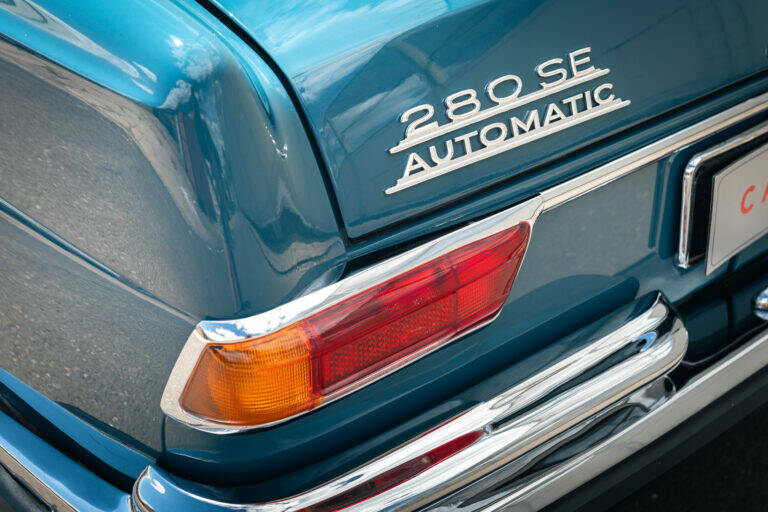 Image 21/54 de Mercedes-Benz 280 SE 3,5 (1968)