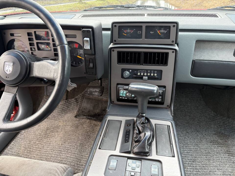 Image 10/31 de Pontiac Fiero GT (1987)